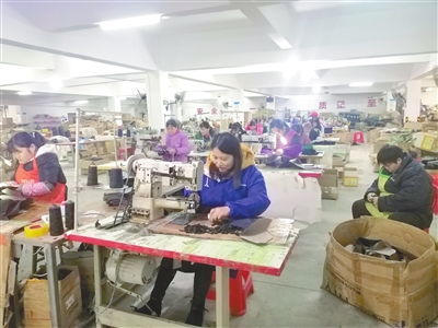 江西贛縣區 易地搬遷圓安居夢，工藝品產業鋪就致富路